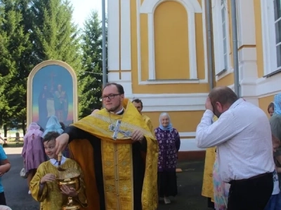 В школу, помолясь! В храмах Новозыбковского благочиния совершены Молебные пения на начало учения отроков В школу, помолясь! В храмах Новозыбковского благочиния совершены Молебные пения на начало учения отроков
