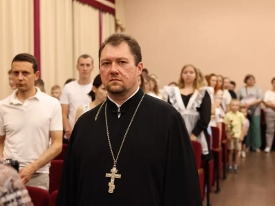 Хвалите Его в тимпане и лице, хвалите Его во струнах и органе: хвалите Его в кимвалех доброгласных, хвалите Его в кимвалех восклицания. Всякое дыхание да хвалит Господа! (Пс. 150: 4-6). В День знаний священник напутствовал юных музыкантов Новозыбковской земли Хвалите Его в тимпане и лице, хвалите Его во струнах и органе: хвалите Его в кимвалех доброгласных, хвалите Его в кимвалех восклицания. Всякое дыхание да хвалит Господа! (Пс. 150: 4-6). В День знаний священник напутствовал юных музыкантов Новозыбковской земли