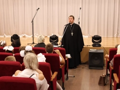 Хвалите Его в тимпане и лице, хвалите Его во струнах и органе: хвалите Его в кимвалех доброгласных, хвалите Его в кимвалех восклицания. Всякое дыхание да хвалит Господа! (Пс. 150: 4-6). В День знаний священник напутствовал юных музыкантов Новозыбковской земли Хвалите Его в тимпане и лице, хвалите Его во струнах и органе: хвалите Его в кимвалех доброгласных, хвалите Его в кимвалех восклицания. Всякое дыхание да хвалит Господа! (Пс. 150: 4-6). В День знаний священник напутствовал юных музыкантов Новозыбковской земли