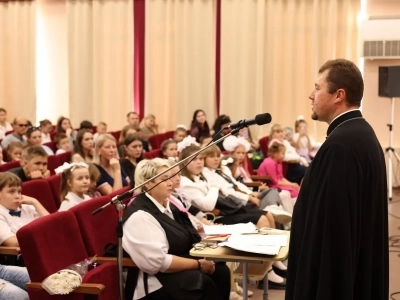 Хвалите Его в тимпане и лице, хвалите Его во струнах и органе: хвалите Его в кимвалех доброгласных, хвалите Его в кимвалех восклицания. Всякое дыхание да хвалит Господа! (Пс. 150: 4-6). В День знаний священник напутствовал юных музыкантов Новозыбковской земли Хвалите Его в тимпане и лице, хвалите Его во струнах и органе: хвалите Его в кимвалех доброгласных, хвалите Его в кимвалех восклицания. Всякое дыхание да хвалит Господа! (Пс. 150: 4-6). В День знаний священник напутствовал юных музыкантов Новозыбковской земли