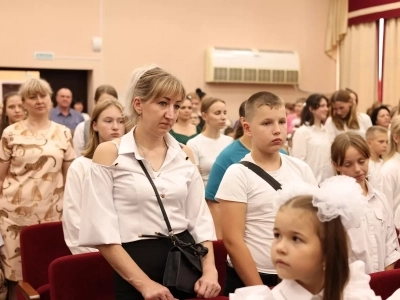 Хвалите Его в тимпане и лице, хвалите Его во струнах и органе: хвалите Его в кимвалех доброгласных, хвалите Его в кимвалех восклицания. Всякое дыхание да хвалит Господа! (Пс. 150: 4-6). В День знаний священник напутствовал юных музыкантов Новозыбковской земли Хвалите Его в тимпане и лице, хвалите Его во струнах и органе: хвалите Его в кимвалех доброгласных, хвалите Его в кимвалех восклицания. Всякое дыхание да хвалит Господа! (Пс. 150: 4-6). В День знаний священник напутствовал юных музыкантов Новозыбковской земли