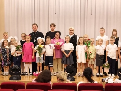 Хвалите Его в тимпане и лице, хвалите Его во струнах и органе: хвалите Его в кимвалех доброгласных, хвалите Его в кимвалех восклицания. Всякое дыхание да хвалит Господа! (Пс. 150: 4-6). В День знаний священник напутствовал юных музыкантов Новозыбковской земли Хвалите Его в тимпане и лице, хвалите Его во струнах и органе: хвалите Его в кимвалех доброгласных, хвалите Его в кимвалех восклицания. Всякое дыхание да хвалит Господа! (Пс. 150: 4-6). В День знаний священник напутствовал юных музыкантов Новозыбковской земли