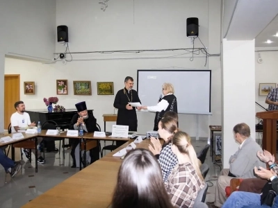 Три дня на земле предков: землю своих прародителей посетил клирик Корсунской епархии Московского Патриархата, священник храма в честь Трех Святителей города Парижа (Франция) иерей Марк Андроников Три дня на земле предков: землю своих прародителей посетил клирик Корсунской епархии Московского Патриархата, священник храма в честь Трех Святителей города Парижа (Франция) иерей Марк Андроников
