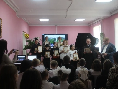 Благодарственные письма Новозыбковского благочиния Клинцовской епархии за участие в конкурсе детского творчества «Красота Божьего мира-2024», проходящего ежегодно в Клинцовской епархии, вручены ученикам и педагогам «Злынковской детской школы искусств». Благодарственные письма Новозыбковского благочиния Клинцовской епархии за участие в конкурсе детского творчества «Красота Божьего мира-2024», проходящего ежегодно в Клинцовской епархии, вручены ученикам и педагогам «Злынковской детской школы искусств».