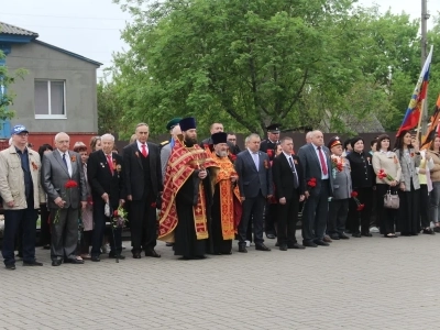 В День 81-й годовщины Победы в Великой Отечественной войне, священнослужители и жители города Новозыбкова молитвенно почтили память «вожде́й и во́инов за ве́ру и Оте́чество на по́ли бра́ни жизнь свою́ положи́вших, от ран и гла́да сконча́вшихся, в плене́нии и го́рьких рабо́тах неви́нно уму́ченных и убие́нных и всех Побе́ды ра́ди потруди́вшихся»