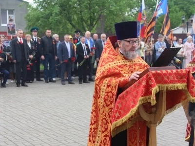 В День 81-й годовщины Победы в Великой Отечественной войне, священнослужители и жители города Новозыбкова молитвенно почтили память «вожде́й и во́инов за ве́ру и Оте́чество на по́ли бра́ни жизнь свою́ положи́вших, от ран и гла́да сконча́вшихся, в плене́нии и го́рьких рабо́тах неви́нно уму́ченных и убие́нных и всех Побе́ды ра́ди потруди́вшихся»