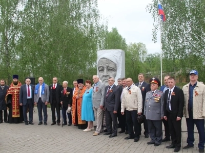 В День 81-й годовщины Победы в Великой Отечественной войне, священнослужители и жители города Новозыбкова молитвенно почтили память «вожде́й и во́инов за ве́ру и Оте́чество на по́ли бра́ни жизнь свою́ положи́вших, от ран и гла́да сконча́вшихся, в плене́нии и го́рьких рабо́тах неви́нно уму́ченных и убие́нных и всех Побе́ды ра́ди потруди́вшихся»