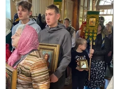 «Веруйте в свет, да будете сынами света» (Ин. 12:36). Воспитанники старшей группы Социального приюта для детей и подростков НГО приняли участие в богослужении и Крестном ходе в храме в честь Чуда Архистратига Михаила в Хонех города Новозыбкова «Веруйте в свет, да будете сынами света» (Ин. 12:36). Воспитанники старшей группы Социального приюта для детей и подростков НГО приняли участие в богослужении и Крестном ходе в храме в честь Чуда Архистратига Михаила в Хонех города Новозыбкова
