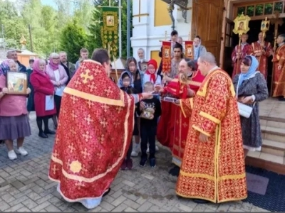 «Веруйте в свет, да будете сынами света» (Ин. 12:36). Воспитанники старшей группы Социального приюта для детей и подростков НГО приняли участие в богослужении и Крестном ходе в храме в честь Чуда Архистратига Михаила в Хонех города Новозыбкова «Веруйте в свет, да будете сынами света» (Ин. 12:36). Воспитанники старшей группы Социального приюта для детей и подростков НГО приняли участие в богослужении и Крестном ходе в храме в честь Чуда Архистратига Михаила в Хонех города Новозыбкова
