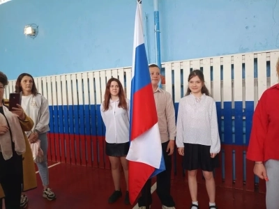Последний звонок в Новобобовичской школе Новозыбковского городского округа: Священник напутствовал выпускников. Да благословит Бог ваши добрые начинания и благие свершения!