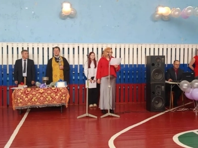 Последний звонок в Новобобовичской школе Новозыбковского городского округа: Священник напутствовал выпускников. Да благословит Бог ваши добрые начинания и благие свершения!
