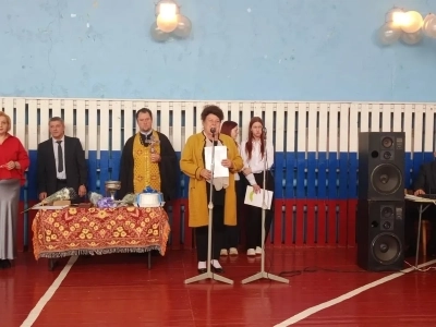 Последний звонок в Новобобовичской школе Новозыбковского городского округа: Священник напутствовал выпускников. Да благословит Бог ваши добрые начинания и благие свершения!
