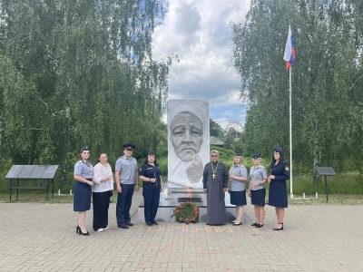 Дню памяти и скорби посвящается… В день 85-летия начала Великой Отечественной войны, священник - помощник начальника СИЗО-2 города Новозыбкова по работе с верующими и иные сотрудники учреждения приняли участие в памятном мероприятии у мемориала «Скорбящая мать» Дню памяти и скорби посвящается… В день 85-летия начала Великой Отечественной войны, священник - помощник начальника СИЗО-2 города Новозыбкова по работе с верующими и иные сотрудники учреждения приняли участие в памятном мероприятии у мемориала «Скорбящая мать»