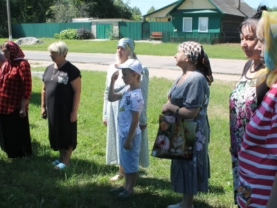 В селе Внуковичи Новозыбковского благочиния молитвенно почтили память преподобного Сергия Радонежского у Поклонного Креста на месте разрушенного храма