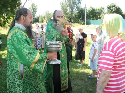 В селе Внуковичи Новозыбковского благочиния молитвенно почтили память преподобного Сергия Радонежского у Поклонного Креста на месте разрушенного храма