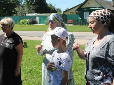В селе Внуковичи Новозыбковского благочиния молитвенно почтили память преподобного Сергия Радонежского у Поклонного Креста на месте разрушенного храма