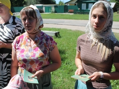В селе Внуковичи Новозыбковского благочиния молитвенно почтили память преподобного Сергия Радонежского у Поклонного Креста на месте разрушенного храма