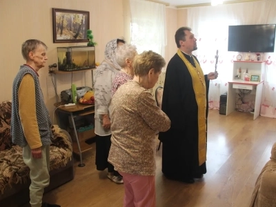 В день Преображения Господня священник посетил постояльцев и сотрудников АНО «Центр помощи пожилым людям и инвалидам «Мы вместе» города Новозыбкова В день Преображения Господня священник посетил постояльцев и сотрудников АНО «Центр помощи пожилым людям и инвалидам «Мы вместе» города Новозыбкова