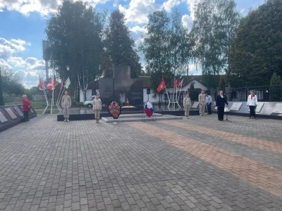 Священнослужитель принял участие в праздновании дня поселка в Красной Горе Священнослужитель принял участие в праздновании дня поселка в Красной Горе