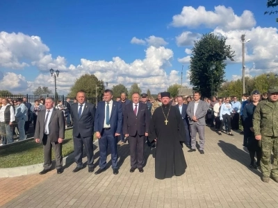 Священнослужитель принял участие в праздновании дня поселка в Красной Горе Священнослужитель принял участие в праздновании дня поселка в Красной Горе