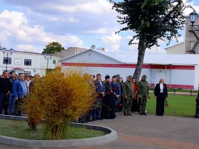 Священнослужитель принял участие в праздновании дня поселка в Красной Горе Священнослужитель принял участие в праздновании дня поселка в Красной Горе