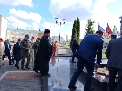 Священнослужитель принял участие в праздновании дня поселка в Красной Горе Священнослужитель принял участие в праздновании дня поселка в Красной Горе