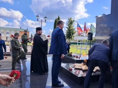 Священнослужитель принял участие в праздновании дня поселка в Красной Горе Священнослужитель принял участие в праздновании дня поселка в Красной Горе