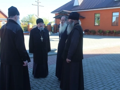 Спасатели Новозыбковского городского округа провели инструктаж для священнослужителей и прихожан храмов города Новозыбкова Спасатели Новозыбковского городского округа провели инструктаж для священнослужителей и прихожан храмов города Новозыбкова