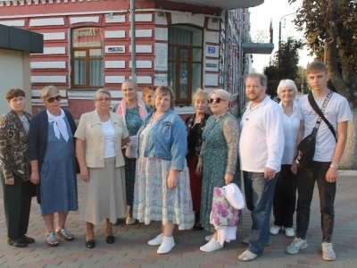 Прихожане храмов Новозыбковского благочиния посетили в в городе Клинцы концерт духовной авторской песни группы "Лик на Восток" "Россия – колыбель моя".