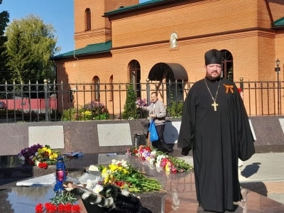 Священник поздравил земляков с Днем поселка в пгт. Красная гора