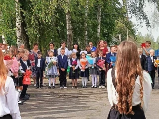 Священник принял участие в торжественной линейке, посвященной Дню знаний, состоявшейся в средней школе села Верещаки