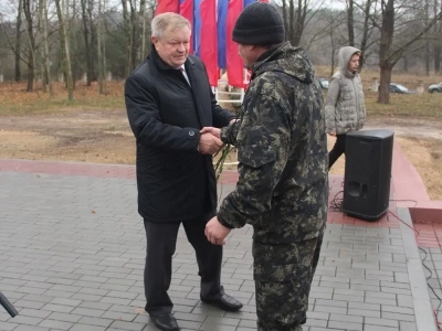 День народного единства, День празднования Божией Матери перед иконой Ея «Казанская» ознаменован открытием обновленного мемориального комплекса «Воин с автоматом и девочка» в селе Новые Бобовичи и соборной молитвой о народном единстве