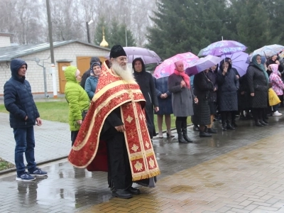 В пределы Новозыбковского благочиния, по благословению Епископа Клинцовского и Трубчевского Владимира, принесены иконы Великомученика и Целителя Пантелеимона и Великомученика и Победоносца Георгия с частицами их мощей