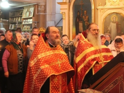 В пределы Новозыбковского благочиния, по благословению Епископа Клинцовского и Трубчевского Владимира, принесены иконы Великомученика и Целителя Пантелеимона и Великомученика и Победоносца Георгия с частицами их мощей