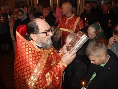 В пределы Новозыбковского благочиния, по благословению Епископа Клинцовского и Трубчевского Владимира, принесены иконы Великомученика и Целителя Пантелеимона и Великомученика и Победоносца Георгия с частицами их мощей