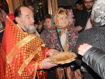 В пределы Новозыбковского благочиния, по благословению Епископа Клинцовского и Трубчевского Владимира, принесены иконы Великомученика и Целителя Пантелеимона и Великомученика и Победоносца Георгия с частицами их мощей