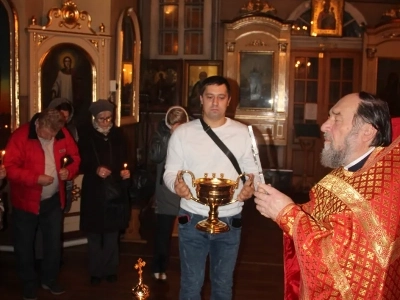 В пределы Новозыбковского благочиния, по благословению Епископа Клинцовского и Трубчевского Владимира, принесены иконы Великомученика и Целителя Пантелеимона и Великомученика и Победоносца Георгия с частицами их мощей