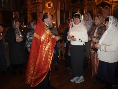 В пределы Новозыбковского благочиния, по благословению Епископа Клинцовского и Трубчевского Владимира, принесены иконы Великомученика и Целителя Пантелеимона и Великомученика и Победоносца Георгия с частицами их мощей