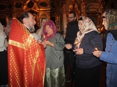 В пределы Новозыбковского благочиния, по благословению Епископа Клинцовского и Трубчевского Владимира, принесены иконы Великомученика и Целителя Пантелеимона и Великомученика и Победоносца Георгия с частицами их мощей