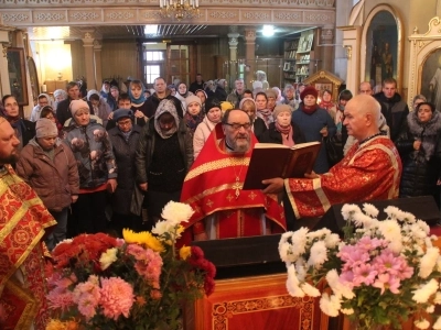 В пределы Новозыбковского благочиния, по благословению Епископа Клинцовского и Трубчевского Владимира, принесены иконы Великомученика и Целителя Пантелеимона и Великомученика и Победоносца Георгия с частицами их мощей