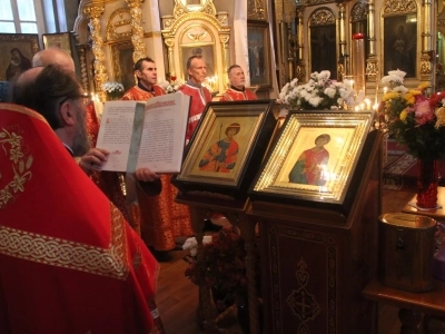 В пределы Новозыбковского благочиния, по благословению Епископа Клинцовского и Трубчевского Владимира, принесены иконы Великомученика и Целителя Пантелеимона и Великомученика и Победоносца Георгия с частицами их мощей