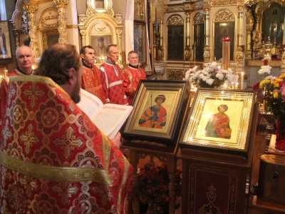 В пределы Новозыбковского благочиния, по благословению Епископа Клинцовского и Трубчевского Владимира, принесены иконы Великомученика и Целителя Пантелеимона и Великомученика и Победоносца Георгия с частицами их мощей