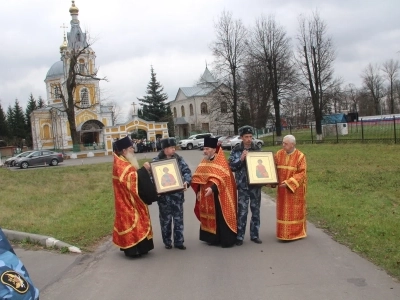 В пределы Новозыбковского благочиния, по благословению Епископа Клинцовского и Трубчевского Владимира, принесены иконы Великомученика и Целителя Пантелеимона и Великомученика и Победоносца Георгия с частицами их мощей