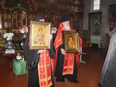 В пределы Новозыбковского благочиния, по благословению Епископа Клинцовского и Трубчевского Владимира, принесены иконы Великомученика и Целителя Пантелеимона и Великомученика и Победоносца Георгия с частицами их мощей