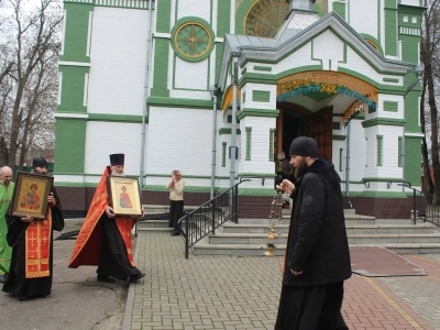 В пределы Новозыбковского благочиния, по благословению Епископа Клинцовского и Трубчевского Владимира, принесены иконы Великомученика и Целителя Пантелеимона и Великомученика и Победоносца Георгия с частицами их мощей