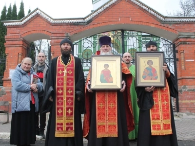 В пределы Новозыбковского благочиния, по благословению Епископа Клинцовского и Трубчевского Владимира, принесены иконы Великомученика и Целителя Пантелеимона и Великомученика и Победоносца Георгия с частицами их мощей