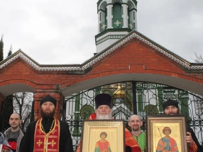 В пределы Новозыбковского благочиния, по благословению Епископа Клинцовского и Трубчевского Владимира, принесены иконы Великомученика и Целителя Пантелеимона и Великомученика и Победоносца Георгия с частицами их мощей