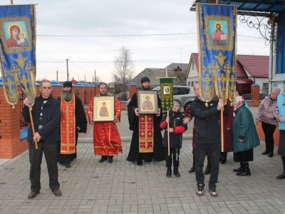 В пределы Новозыбковского благочиния, по благословению Епископа Клинцовского и Трубчевского Владимира, принесены иконы Великомученика и Целителя Пантелеимона и Великомученика и Победоносца Георгия с частицами их мощей