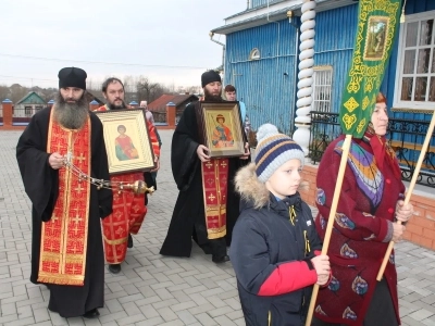 В пределы Новозыбковского благочиния, по благословению Епископа Клинцовского и Трубчевского Владимира, принесены иконы Великомученика и Целителя Пантелеимона и Великомученика и Победоносца Георгия с частицами их мощей