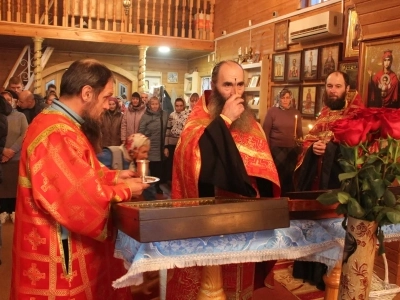 В пределы Новозыбковского благочиния, по благословению Епископа Клинцовского и Трубчевского Владимира, принесены иконы Великомученика и Целителя Пантелеимона и Великомученика и Победоносца Георгия с частицами их мощей